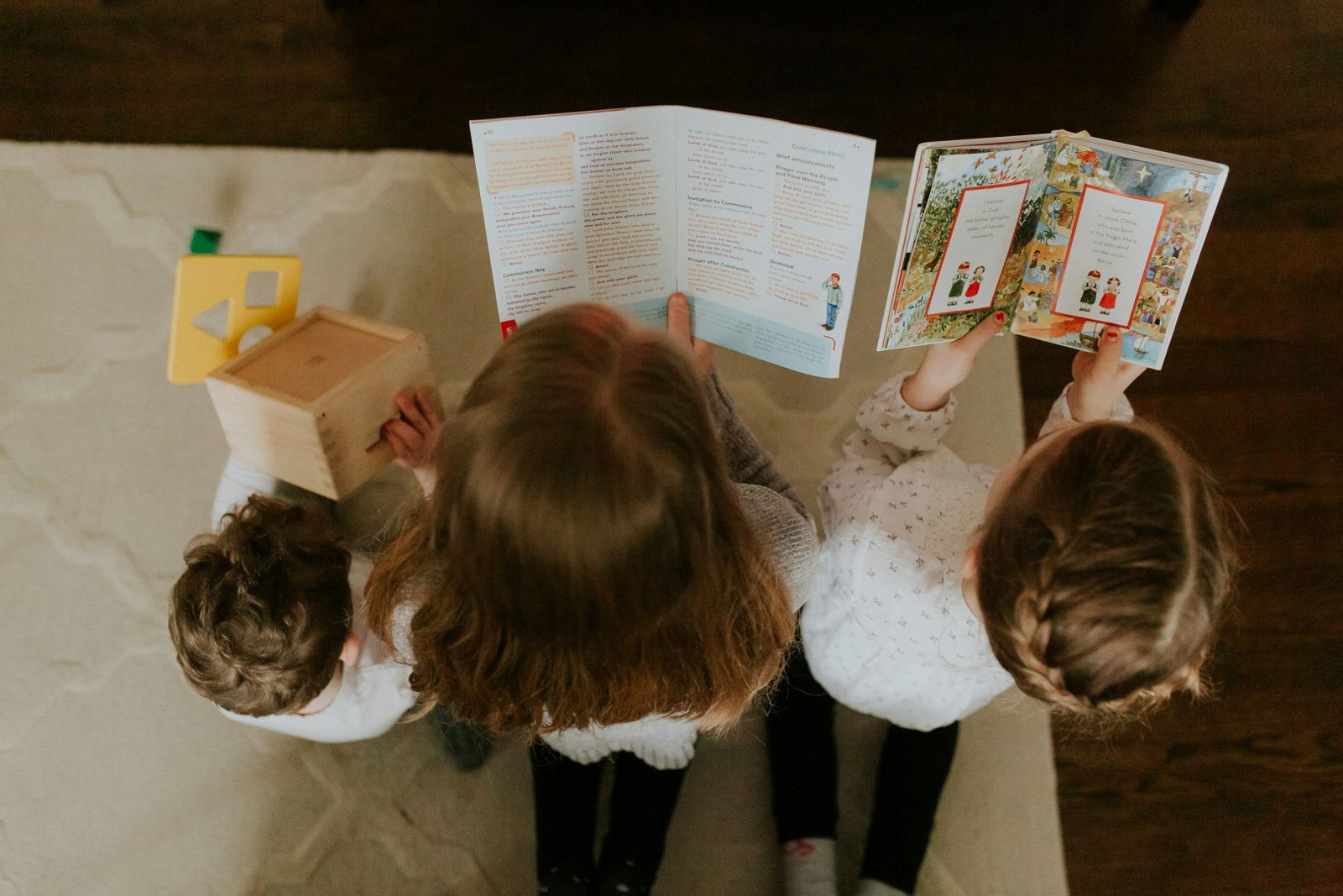 Letture bimbi all'ombra delle foglie